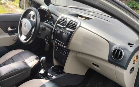 Renault Logan II, 2014 год, 900 000 рублей, 5 фотография