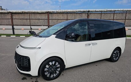 Hyundai Staria, 2022 год, 6 190 000 рублей, 2 фотография