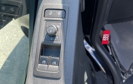 Volkswagen Multivan T6 рестайлинг, 2019 год, 3 990 000 рублей, 15 фотография