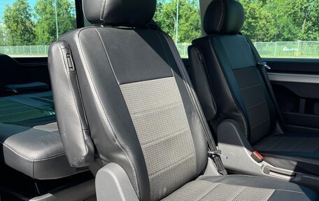 Volkswagen Multivan T6 рестайлинг, 2019 год, 3 990 000 рублей, 20 фотография