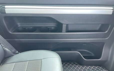 Volkswagen Multivan T6 рестайлинг, 2019 год, 3 990 000 рублей, 24 фотография
