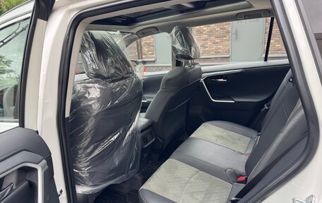 Toyota RAV4, 2025 год, 3 580 000 рублей, 15 фотография