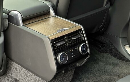 Land Rover Range Rover IV рестайлинг, 2025 год, 25 700 000 рублей, 28 фотография