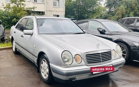 Mercedes-Benz E-Класс, 1998 год, 550 000 рублей, 2 фотография