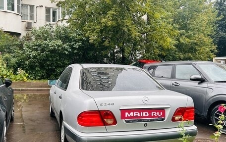 Mercedes-Benz E-Класс, 1998 год, 550 000 рублей, 3 фотография