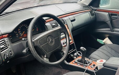 Mercedes-Benz E-Класс, 1998 год, 550 000 рублей, 17 фотография
