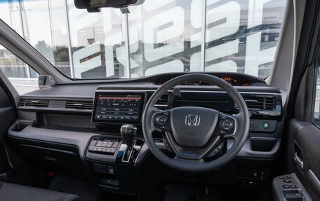 Honda Stepwgn IV, 2018 год, 2 414 000 рублей, 6 фотография
