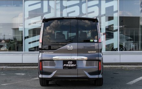 Honda Stepwgn IV, 2018 год, 2 414 000 рублей, 4 фотография