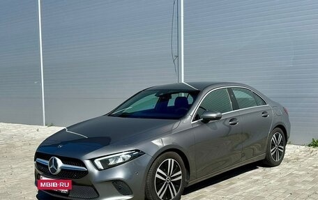 Mercedes-Benz A-Класс, 2019 год, 2 480 000 рублей, 2 фотография