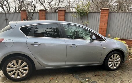 Opel Astra J, 2011 год, 700 000 рублей, 2 фотография