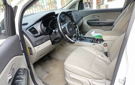 KIA Carnival III, 2017 год, 1 900 000 рублей, 7 фотография