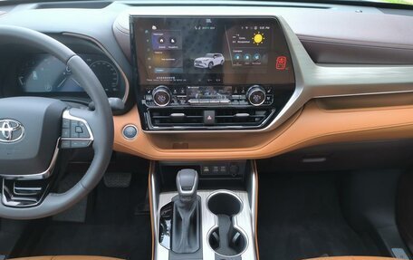 Toyota Highlander, 2025 год, 5 390 000 рублей, 15 фотография