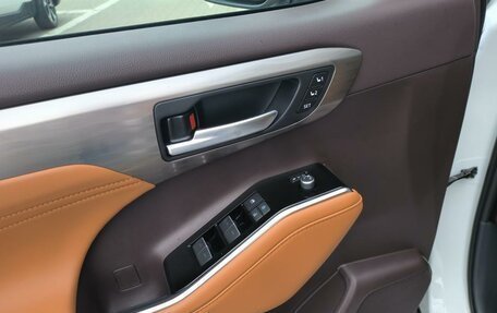 Toyota Highlander, 2025 год, 5 390 000 рублей, 28 фотография