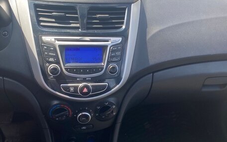 Hyundai Solaris II рестайлинг, 2013 год, 580 000 рублей, 15 фотография