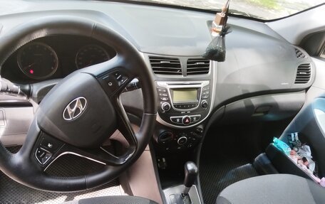 Hyundai Solaris II рестайлинг, 2012 год, 600 000 рублей, 1 фотография