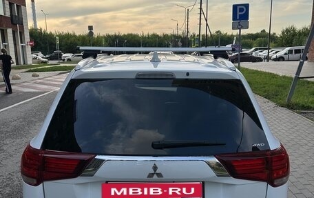Mitsubishi Outlander III рестайлинг 3, 2018 год, 1 950 000 рублей, 7 фотография