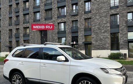 Mitsubishi Outlander III рестайлинг 3, 2018 год, 1 950 000 рублей, 3 фотография