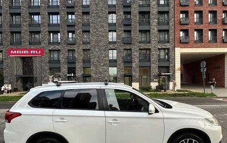 Mitsubishi Outlander III рестайлинг 3, 2018 год, 1 950 000 рублей, 4 фотография