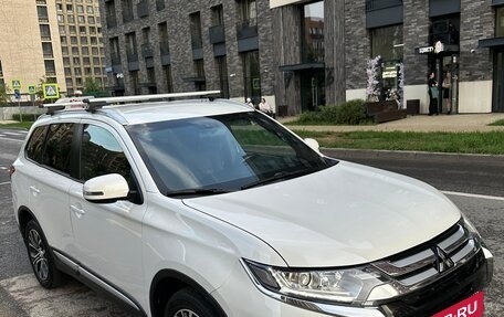 Mitsubishi Outlander III рестайлинг 3, 2018 год, 1 950 000 рублей, 2 фотография