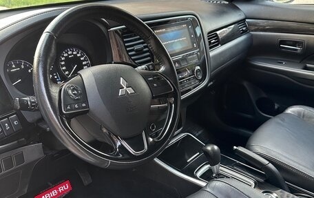 Mitsubishi Outlander III рестайлинг 3, 2018 год, 1 950 000 рублей, 16 фотография