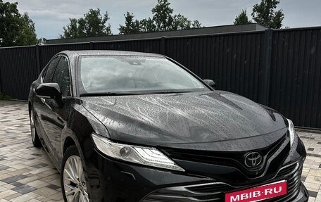Toyota Camry, 2020 год, 3 850 000 рублей, 2 фотография