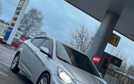 Hyundai Solaris II рестайлинг, 2011 год, 800 000 рублей, 1 фотография