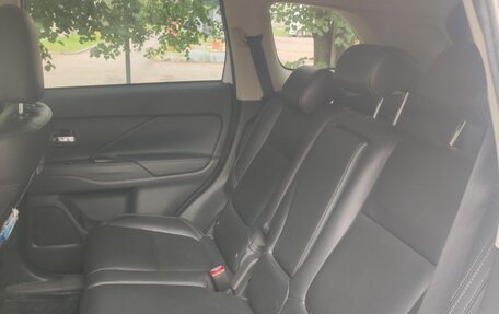 Mitsubishi Outlander III рестайлинг 3, 2019 год, 2 125 000 рублей, 3 фотография