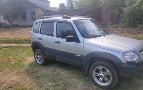 Chevrolet Niva I рестайлинг, 2011 год, 425 000 рублей, 2 фотография