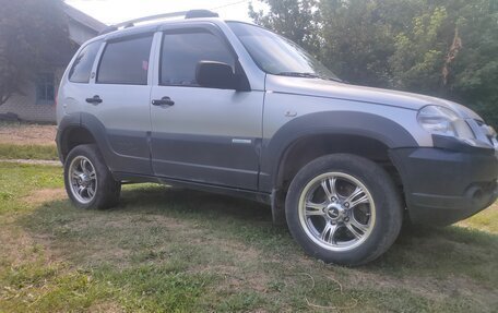 Chevrolet Niva I рестайлинг, 2011 год, 425 000 рублей, 3 фотография