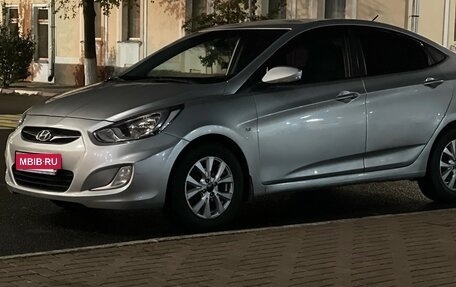 Hyundai Solaris II рестайлинг, 2011 год, 800 000 рублей, 2 фотография
