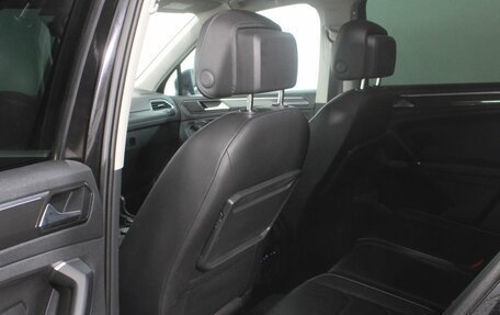 Volkswagen Tiguan II, 2018 год, 2 575 000 рублей, 21 фотография
