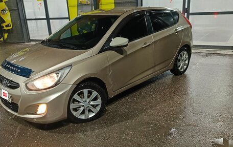 Hyundai Solaris II рестайлинг, 2011 год, 650 000 рублей, 4 фотография