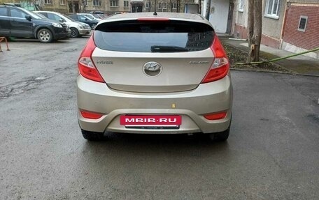 Hyundai Solaris II рестайлинг, 2011 год, 650 000 рублей, 3 фотография