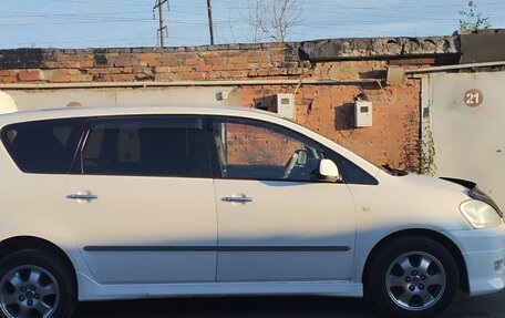 Toyota Avensis Verso I рестайлинг, 2002 год, 899 999 рублей, 4 фотография