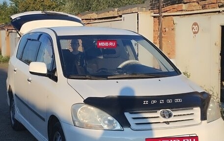 Toyota Avensis Verso I рестайлинг, 2002 год, 899 999 рублей, 6 фотография