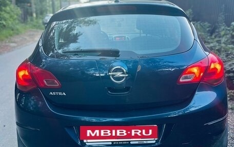 Opel Astra J, 2012 год, 645 000 рублей, 2 фотография