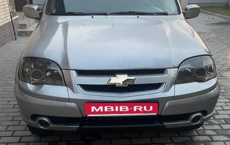 Chevrolet Niva I рестайлинг, 2010 год, 530 000 рублей, 2 фотография
