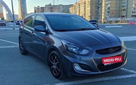 Hyundai Solaris II рестайлинг, 2012 год, 760 000 рублей, 2 фотография