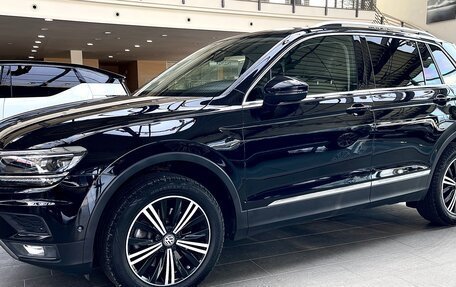 Volkswagen Tiguan II, 2019 год, 2 500 000 рублей, 2 фотография