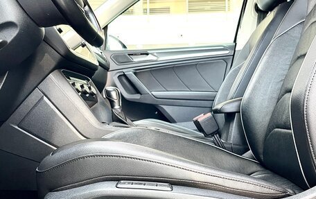Volkswagen Tiguan II, 2019 год, 2 500 000 рублей, 17 фотография