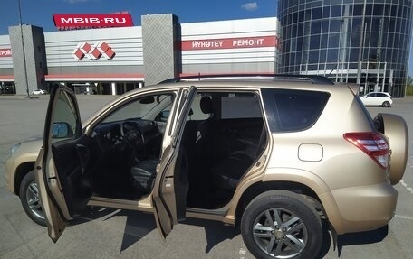 Toyota RAV4, 2011 год, 1 800 000 рублей, 3 фотография