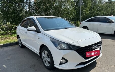 Hyundai Solaris II рестайлинг, 2021 год, 1 550 000 рублей, 3 фотография