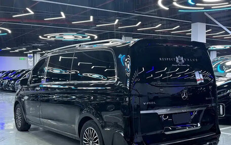 Mercedes-Benz Vito, 2021 год, 3 000 000 рублей, 27 фотография