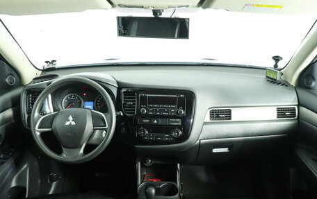Mitsubishi Outlander III рестайлинг 3, 2014 год, 1 269 000 рублей, 12 фотография