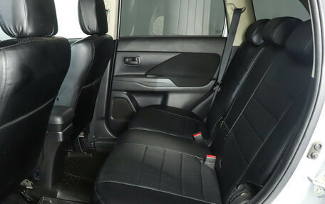 Mitsubishi Outlander III рестайлинг 3, 2014 год, 1 269 000 рублей, 10 фотография