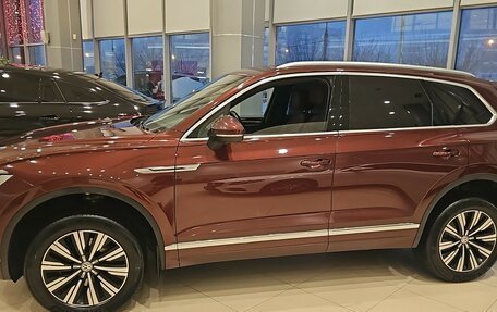 Volkswagen Touareg III, 2019 год, 4 450 000 рублей, 2 фотография