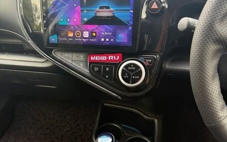 Toyota Aqua I, 2018 год, 1 250 000 рублей, 2 фотография