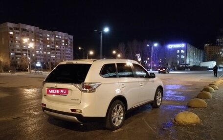 Mitsubishi Outlander III рестайлинг 3, 2014 год, 1 900 000 рублей, 2 фотография