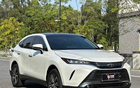 Toyota Harrier, 2021 год, 2 200 000 рублей, 3 фотография