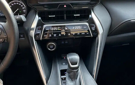 Toyota Harrier, 2021 год, 2 200 000 рублей, 23 фотография